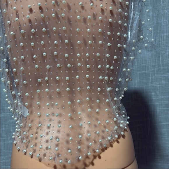 Haute Monde Transparent Pearl-Adorned Crop Top - Picture 6 of 6